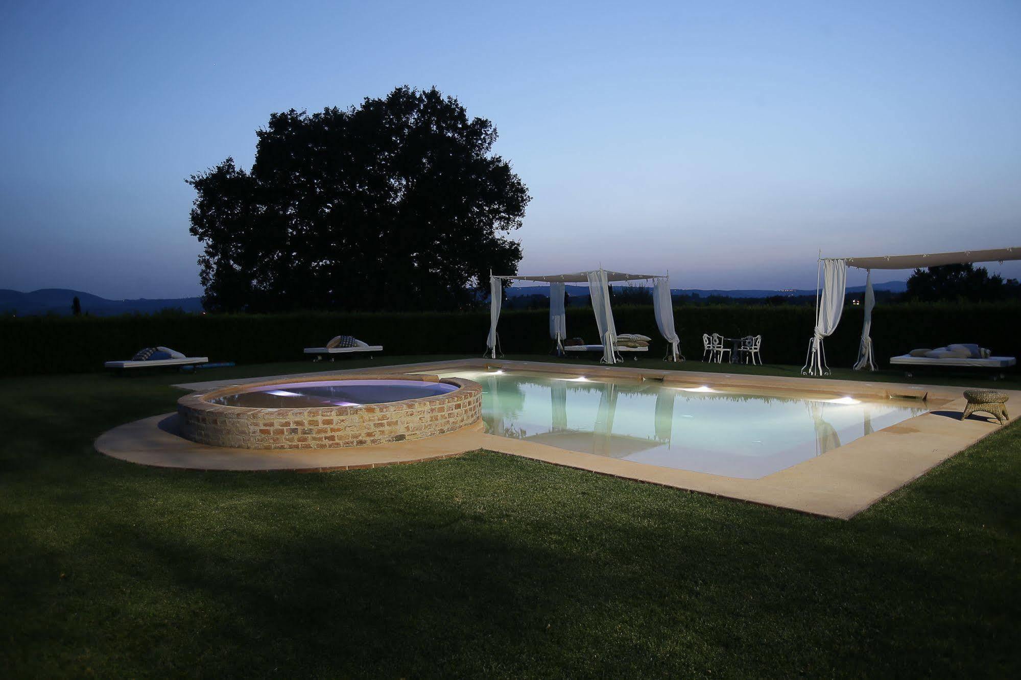 Relais Montemaggiore Bettolle Bagian luar foto