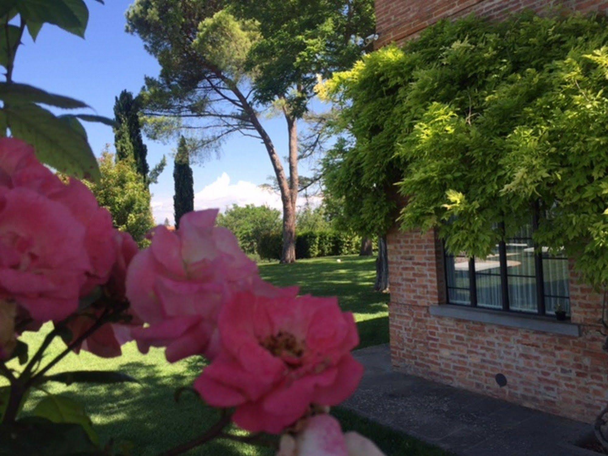 Relais Montemaggiore Bettolle Bagian luar foto